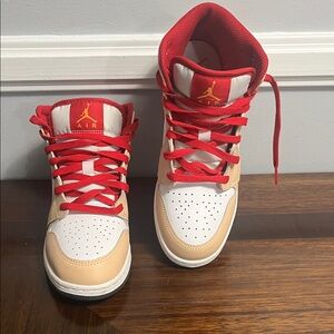 NIKE AIR JORDAN 1 MID GS “ light Curry Cardinal Red” 6Y